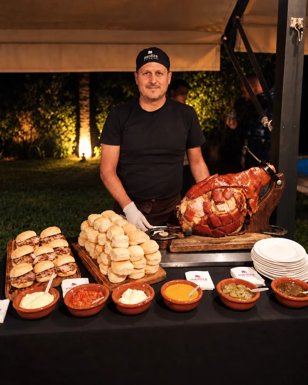 mesa de perniles de Don Pernil en un evento